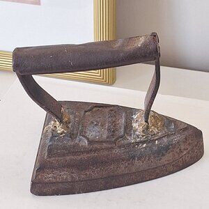 Antique sad iron hand held flat iron Carron 6 vintage